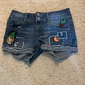 Girls size 8 vanilla star patched jean shorts
